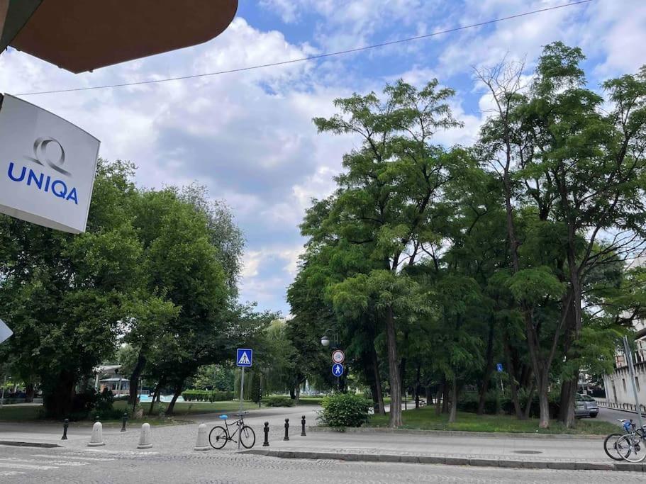 7Mins City Garden And Center+P Plovdiv Bagian luar foto